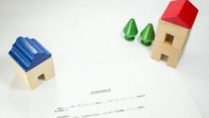 家賃滞納から強制退去させるまでの期間はどのくらい?手続きの流れと裁判などの注意点を解説 - 弁護士法人アクロピース